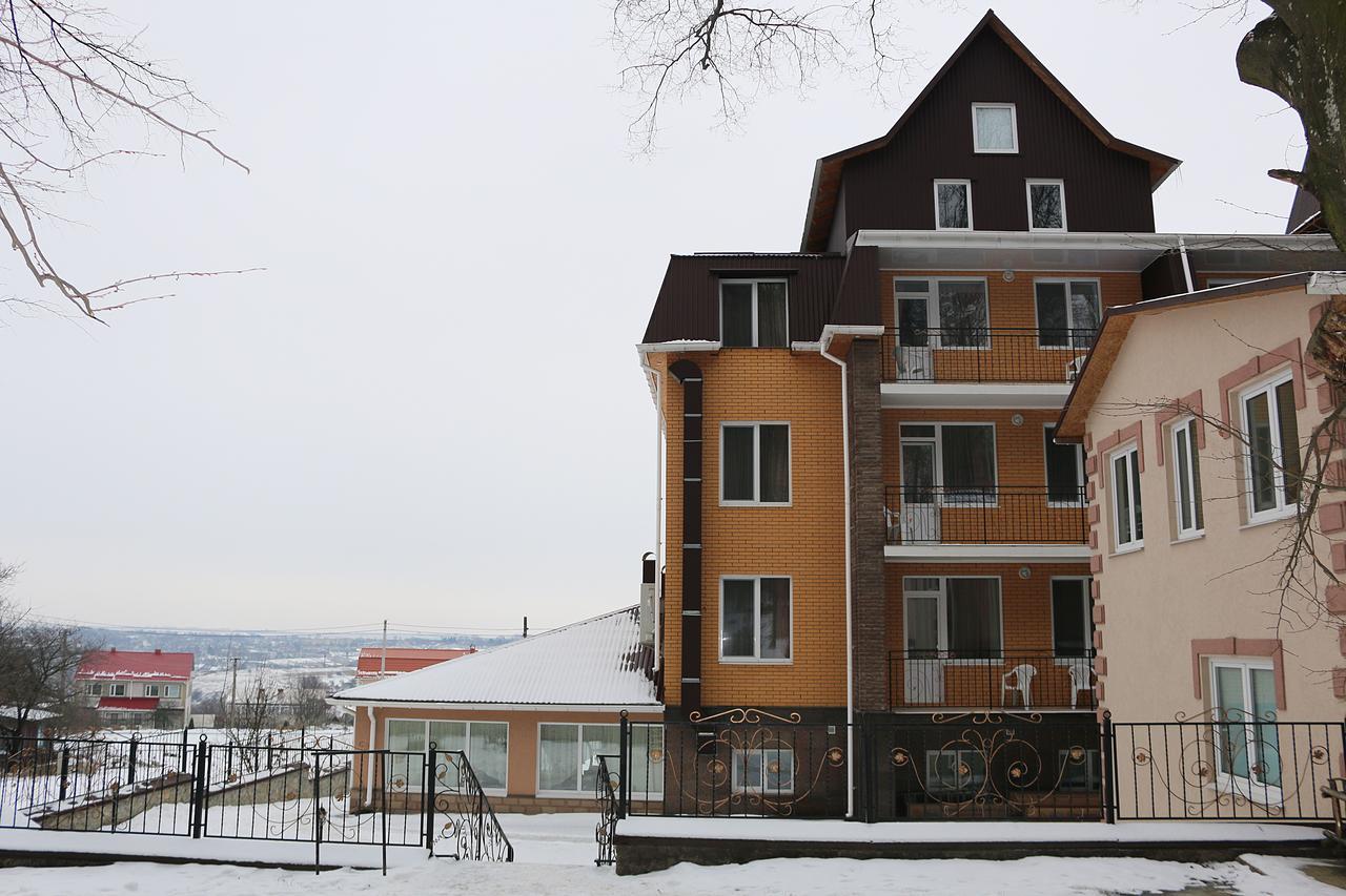 Vitapark Sonyachnyy Provans Sataniv Esterno foto